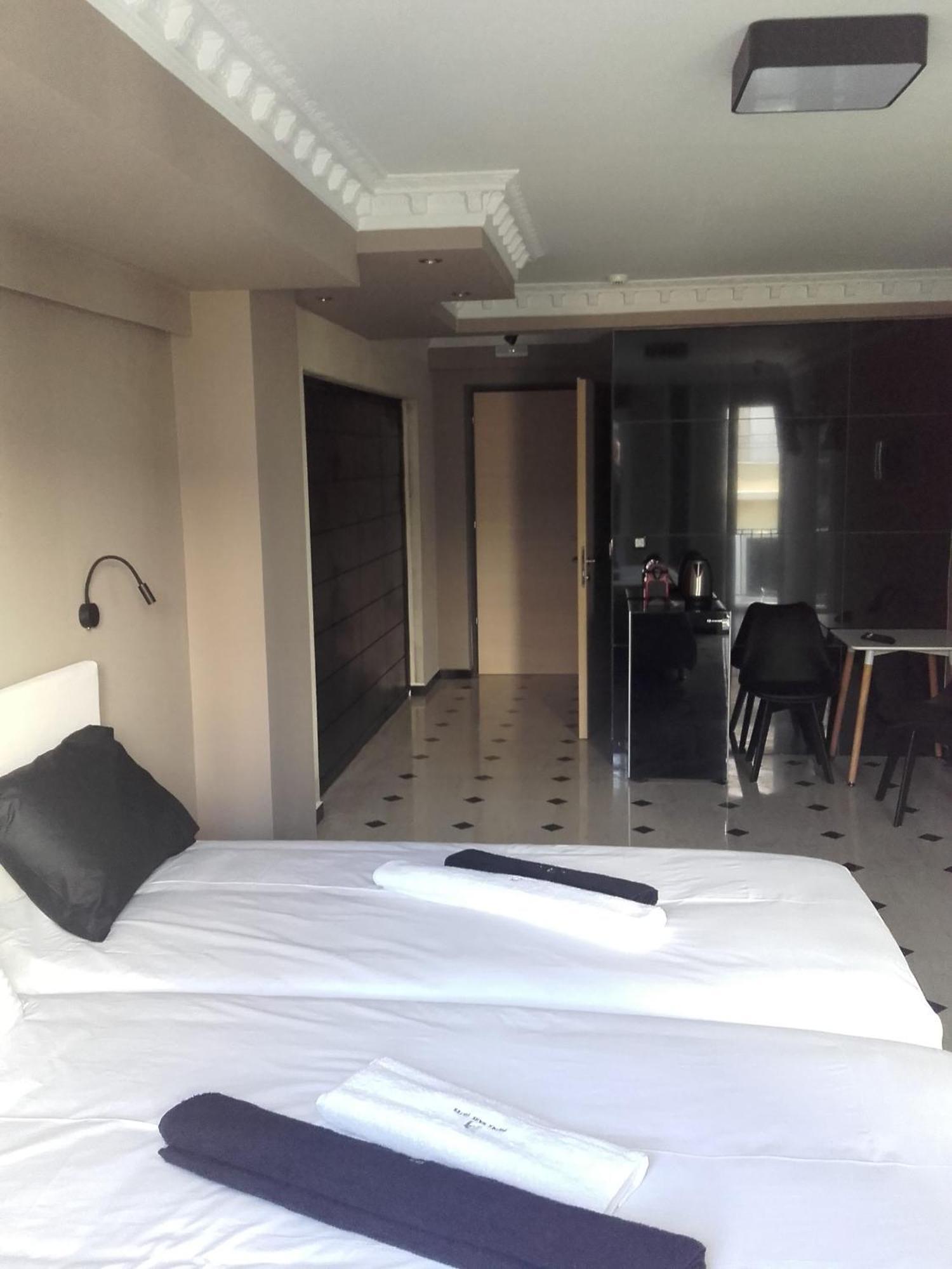 Pietra Mare Suites Patras Exterior photo